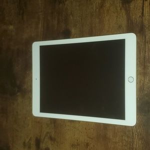 IPad 32GB factory reseted.